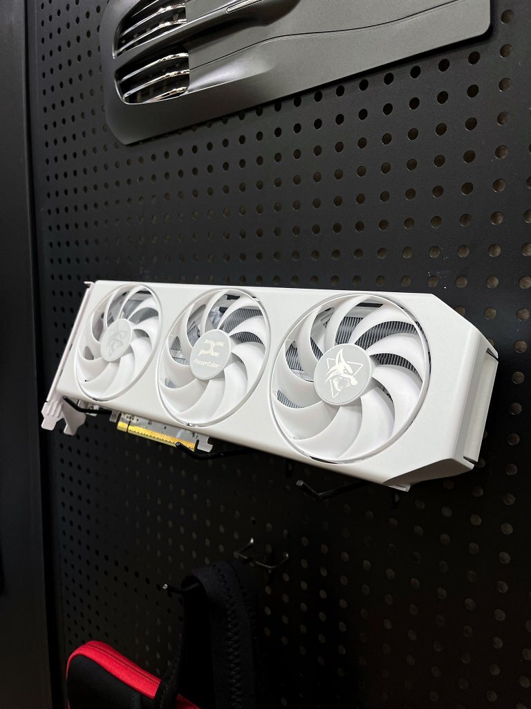[23/05/2025] Radeon RX 9060 XT (4)