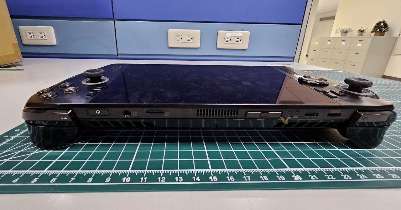 [07/05/2025] ROG Ally 2 (3)