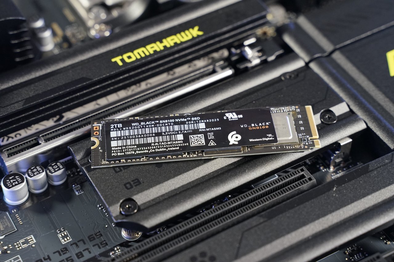[13/05/2025] Die neue WD Black SN8100 von Sandisk überzeugt im Test in mehreren Bereichen mit sehr starker Leistung (allen voran Random-Durchgängen), in anderen zeigt sie eine solide Performance.