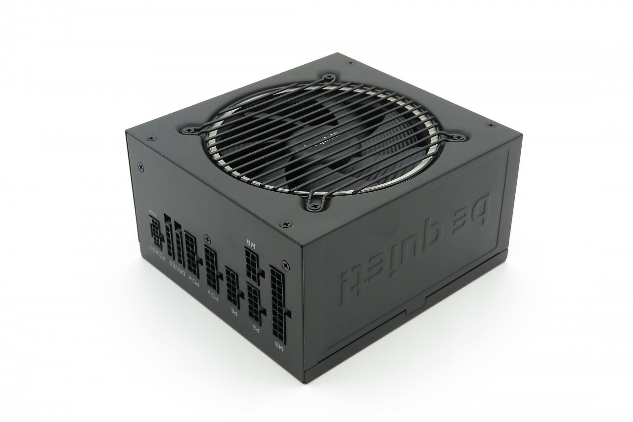 [10/06/2025] An der PSU-Seite bleiben abseits der 12V-2×6-Buchse (H++, bei 850 W mit 600-W-Codierung) die von Be Quiet gewohnten proprietären Stecker.