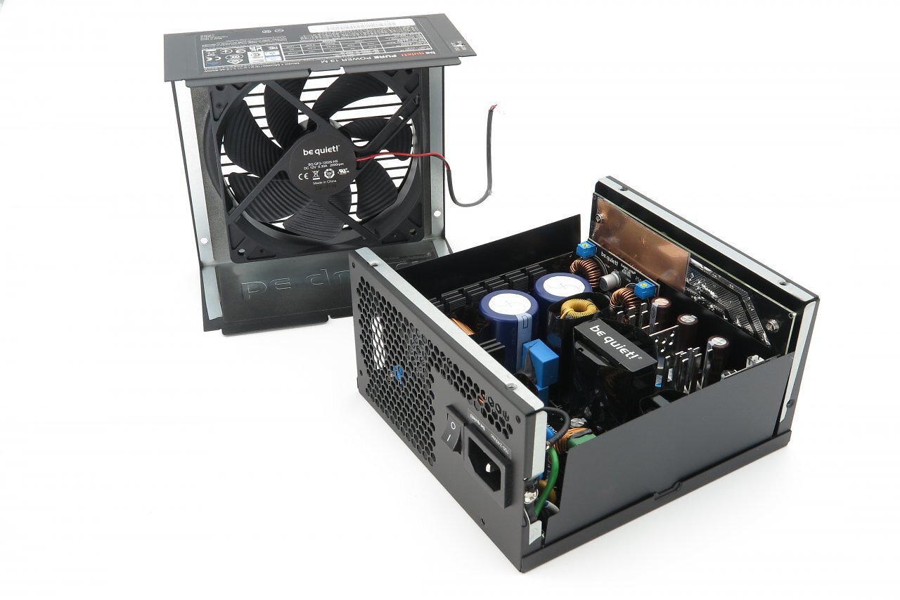 [10/06/2025] Der 120-mm-Lüfter mit Kugellager (BQ QF2-12025-HS) findet bei der Pure-Power-Serie häufiger Verwendung (auch schon bei der ATX-2.53-11-FM-Reihe).