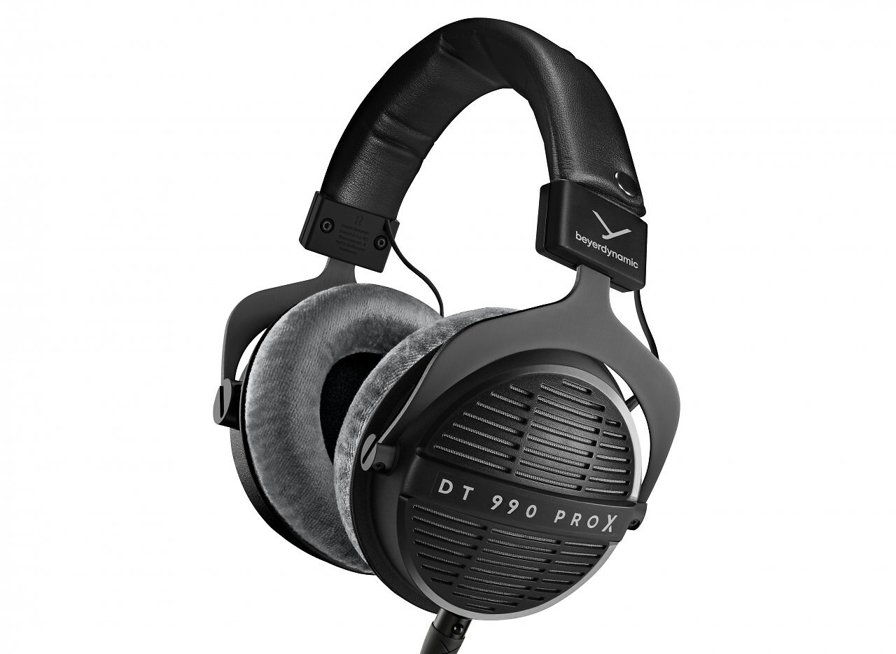 [06/06/2025] Neu am Beyerdynamic DT 990 Pro X ist unter anderem das abnehmbare Kabel mit Mini-XLR-Anschluss.