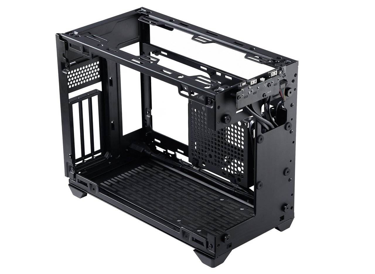 [28/06/2025] Der Innenaufbau des Cooler Master NR200P V3. Oben können zwei normale 140-mm-Lüfter, unten zwei 120-mm-Lüfter mit 15 mm Dicke verbaut werden.