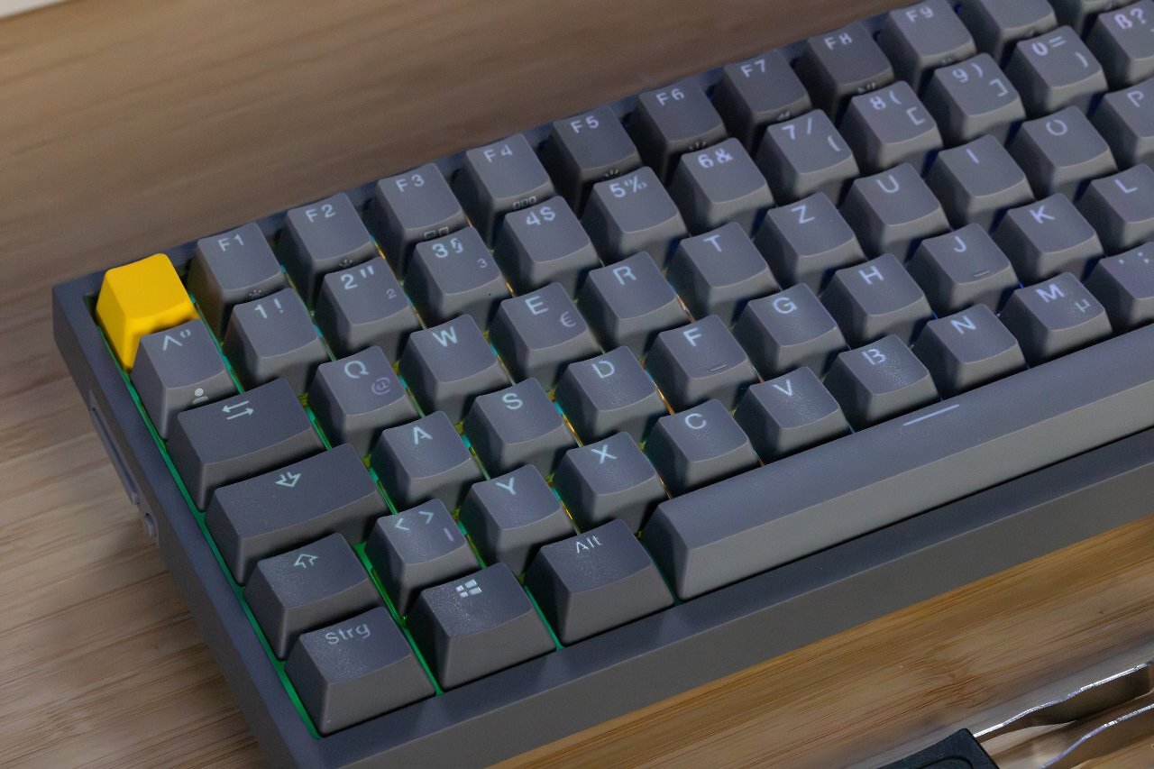 [16/06/2025] Obwohl bei der Endorfy Celeris 1800 die F-Tastenreihe nicht haptisch vom Haupttastenfeld abgesetzt ist, können Sie mit der Custom-Gaming-Tastatur auch ohne Fehlgriffe schreiben.