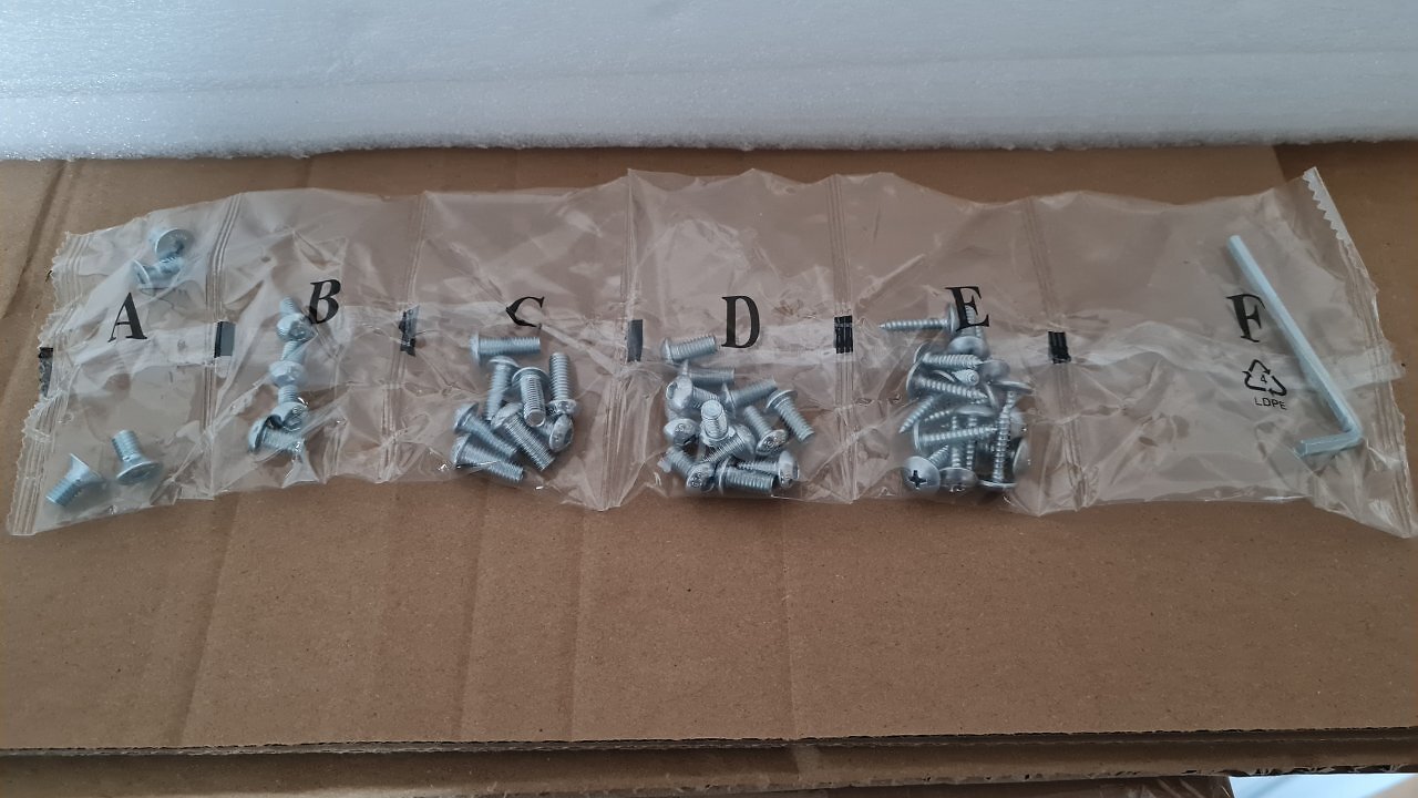 [23/06/2025] Schrauben in beschrifteter Packung