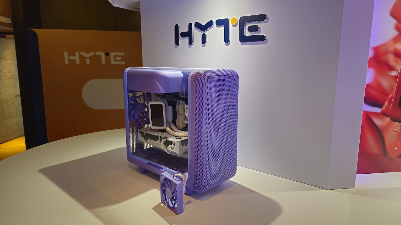 [03/06/2025] Auf der Computex 2025: Zu Besuch bei Hyte. Bunt, rund, kultig: Das X50 und X50 Air präsentieren sich jetzt schon mit eigenem, nostalgischem und doch individuellem Design.