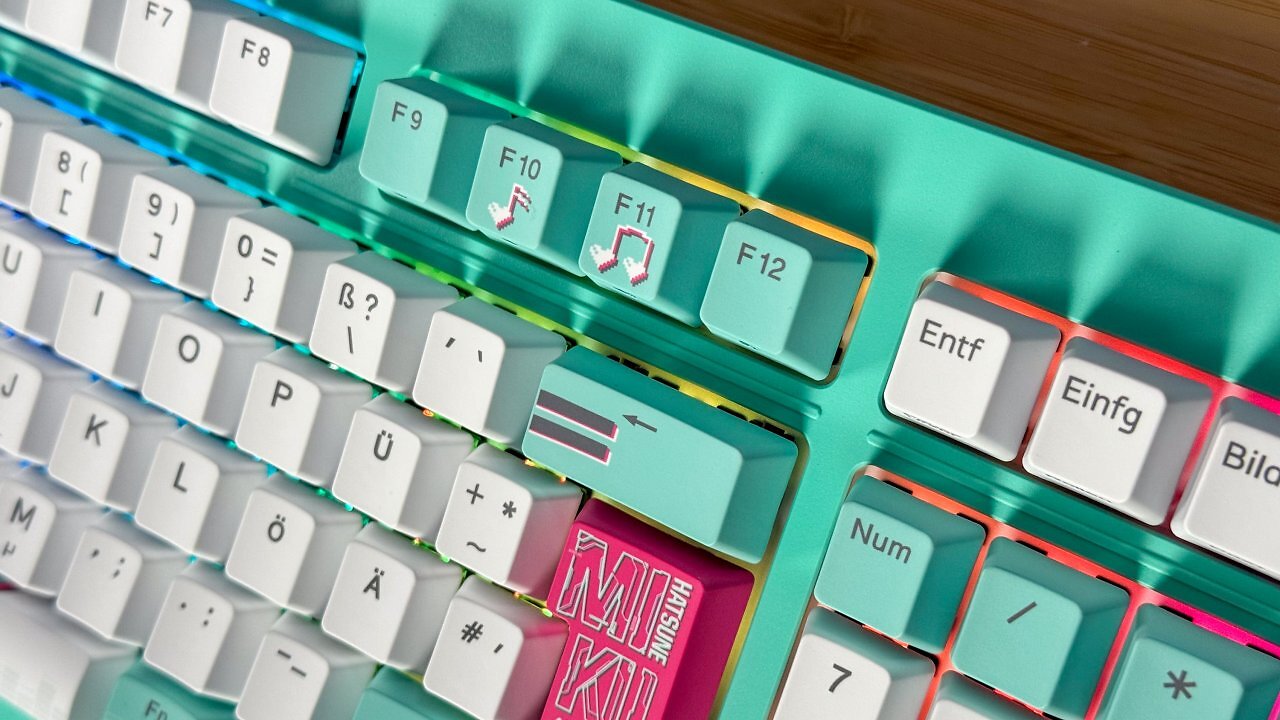 [23/06/2025] Die RGB-Beleuchtung ist unter anderem über die Asus-hauseigene Software Armoury Crate einstellbar: hier können alle Geräte per Aura-Sync synchronisiert werden.