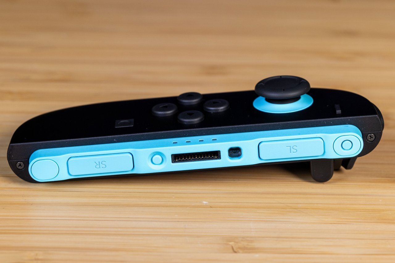 [06/06/2025] Die Schultertasten für die Einzelnutzung der Joy-Con sind bei der Switch 2 deutlich größer.