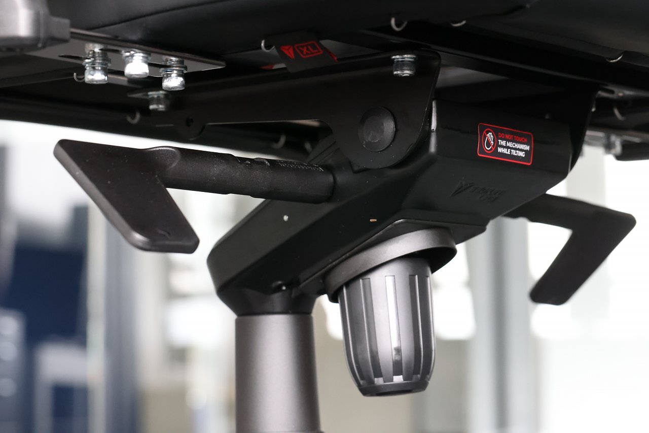 [01/06/2025] Der sauber lackierte Asynchronmechanikautomat mit Frog-Tilt-Mechanismus demonstriert, dass der Secretlab Titan Evo Nanogen XL mit einer hohen Materialqualität gefertigt ist.&nbsp;