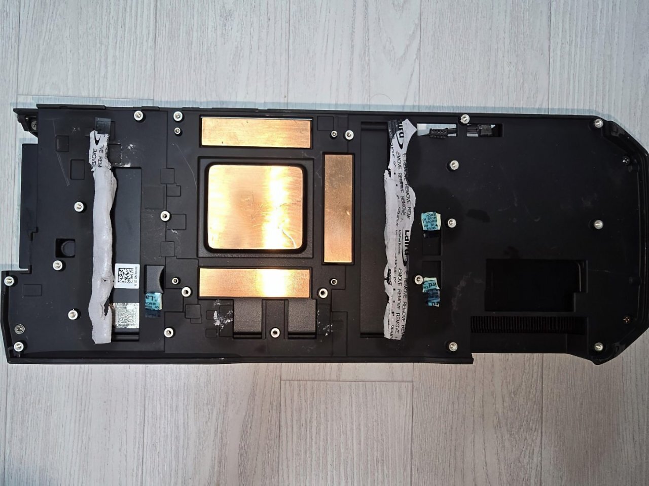 [23/07/2025] Radeon RX 7950 XTX? Möglicher Kühler-Prototyp aufgetaucht (3)
