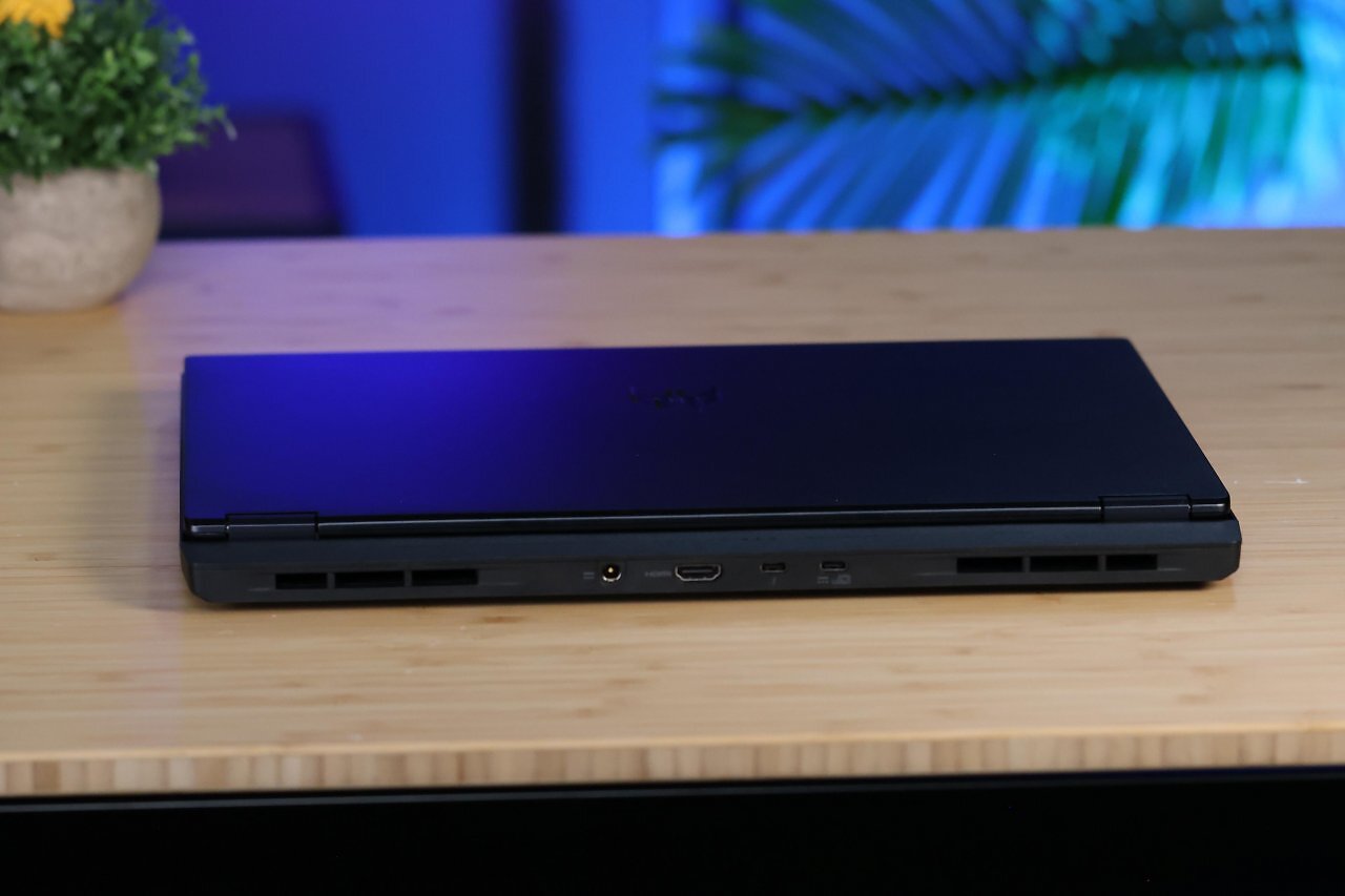 [28/07/2025] Für ein Gaming-Notebook ist das Helios Neo 16S AI durchaus kompakt.