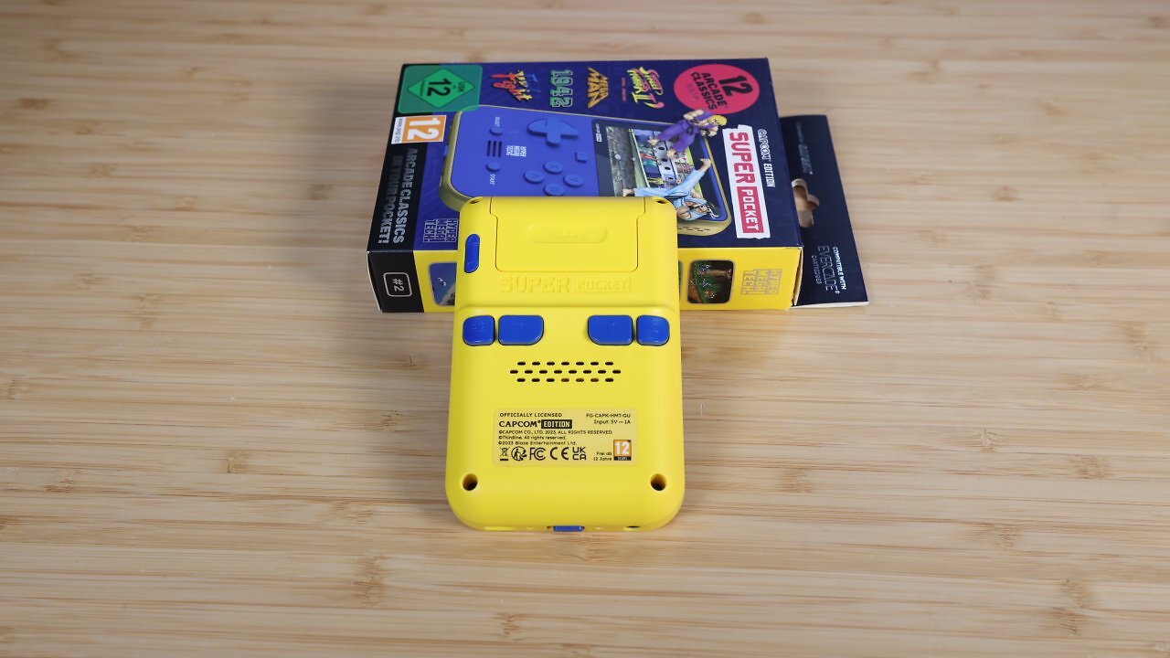 [21/07/2025] Zusätzlich zu den 12 vorinstallierten Spielen können Sie das Blaze Capcom Super Pocket auch mit Evercade-Modulen füttern. Zu diesem Zweck befindet sich ein Modulschacht auf der Rückseite.
