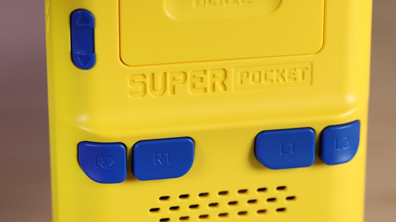 <strong>Blaze Capcom Super Pocket im Test:</strong> Bedienelemente auf der R&uuml;ckseite