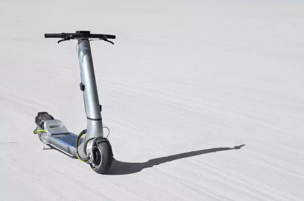 [21/07/2025] Bo Turbo: E-Scooter mit Formel-1-Technik soll 160 km/h schaffen (1)