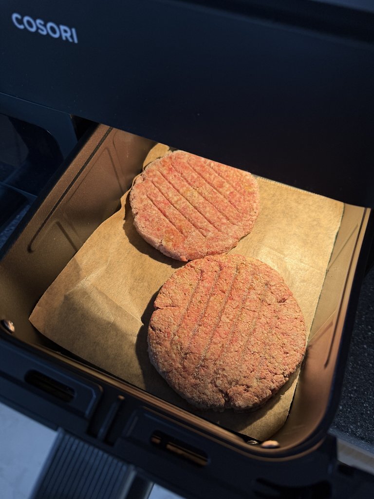 [03/07/2025] Burger braten mit Backpapier im Airfryer