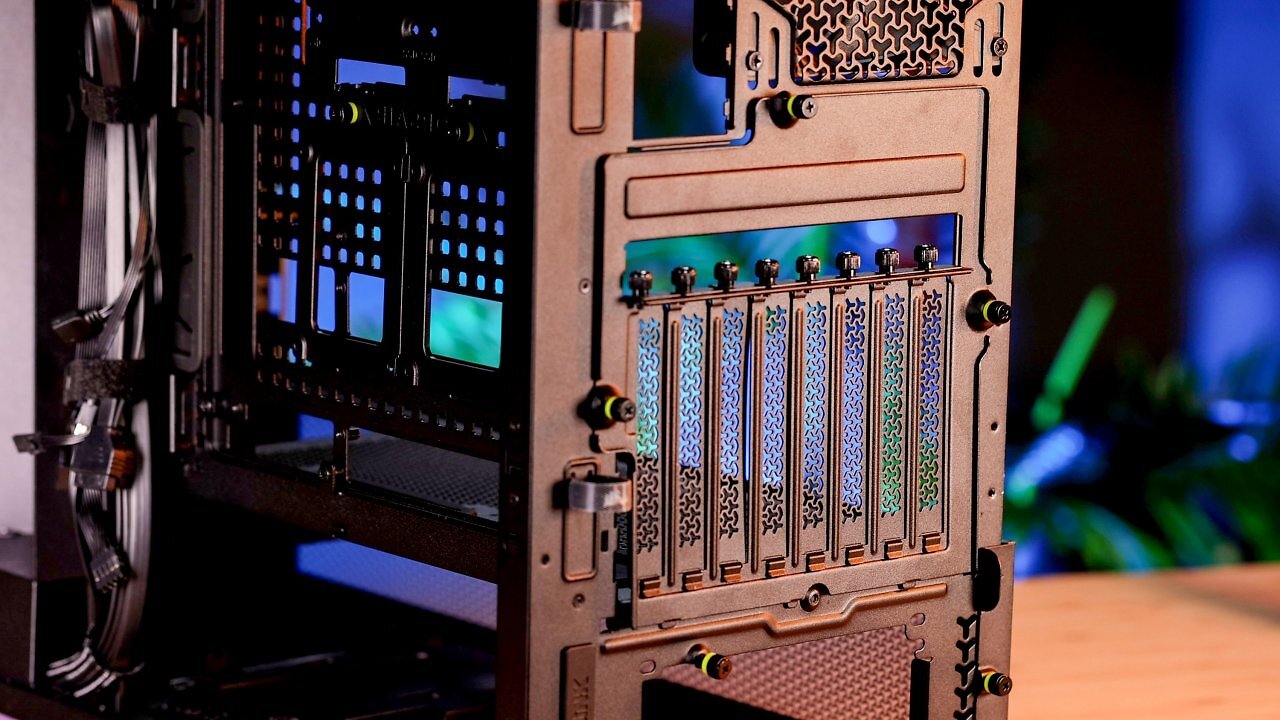 Mit dem 5000D ist auch ein gedrehtes GPU-Setup möglich. Ein Riser-Kabel liegt allerdings nicht bei.