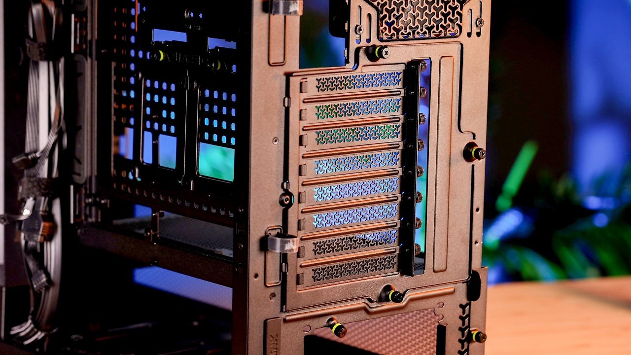 Corsair liefert dieses Mal acht statt sieben Blenden.