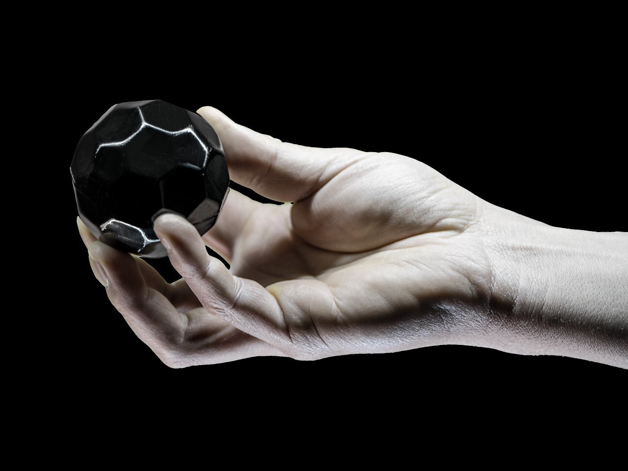 [23/07/2025] Cynus stellt die Sphere One als schwebende 3D Maus vor.