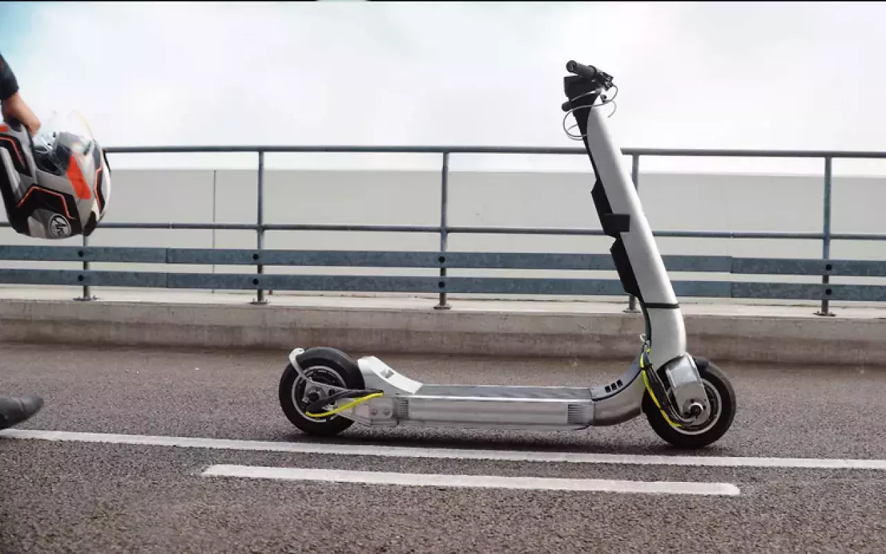 [21/07/2025] Bo Turbo: E-Scooter mit Formel-1-Technik soll 160 km/h schaffen (2)