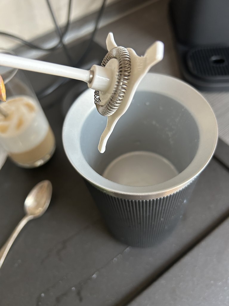 [09/07/2025] Der Quirl und die Heizspirale sind magnetisch befestigt und können herausgenommen werden.