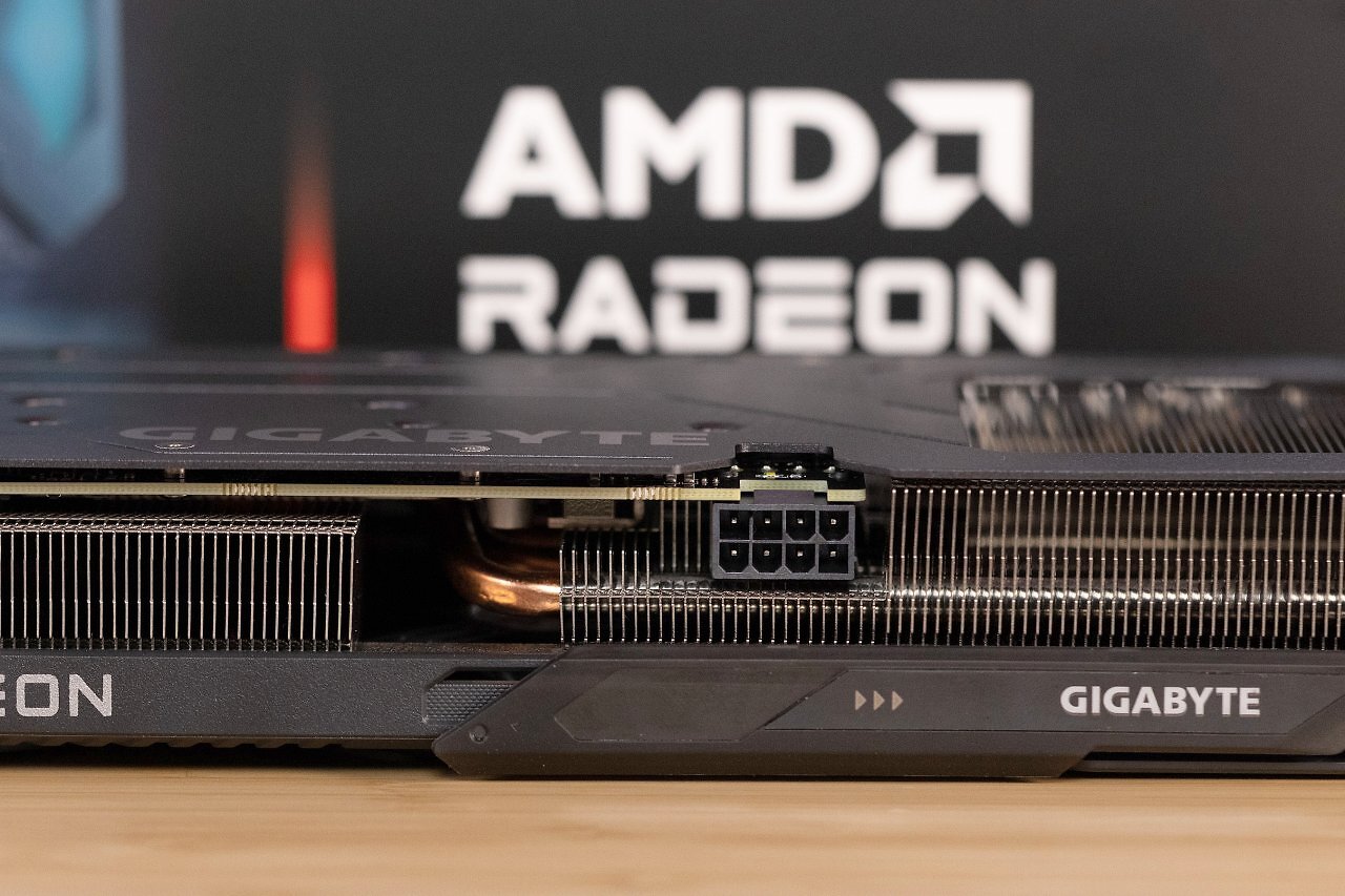 [28/07/2025] Radeon RX 9060 XT 16GB vs RX 9060 XT 8GB: Strombuchse