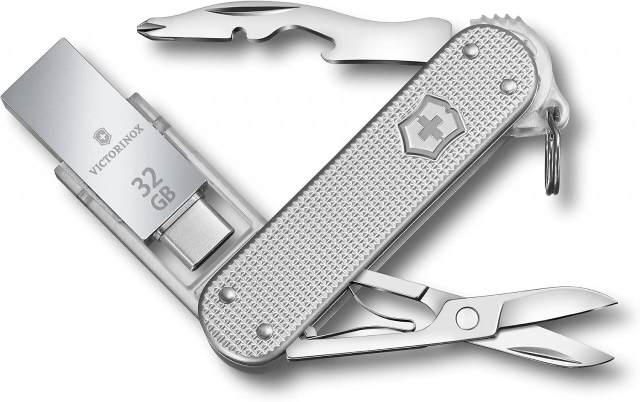 Der Jetsetter@work ist ein Taschenmesser mit klassichen Funktionen und einem USB-Stick. Befristet ist er reduziert.