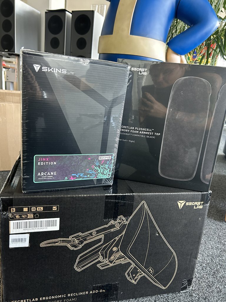 [08/07/2025] Pimp my Chair: Secretlab Skins, Armlehnen und Beinauflage ausprobiert (1)