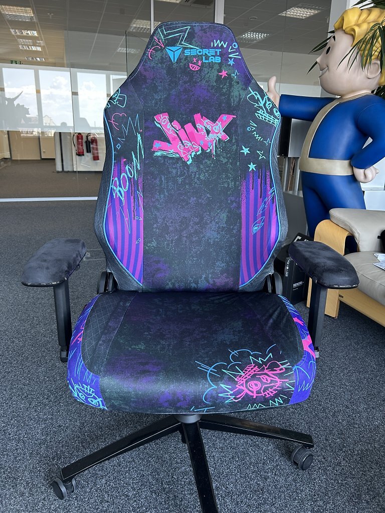 [08/07/2025] Pimp my Chair: Secretlab Skins, Armlehnen und Beinauflage ausprobiert (20)