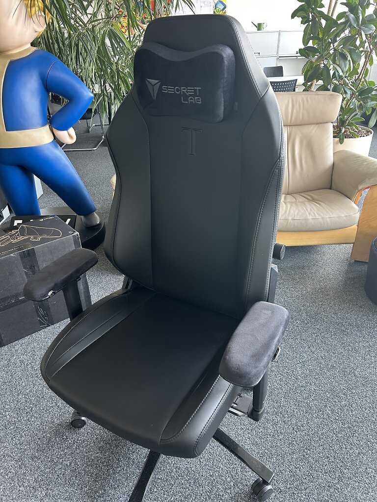 [08/07/2025] Pimp my Chair: Secretlab Skins, Armlehnen und Beinauflage ausprobiert (4)
