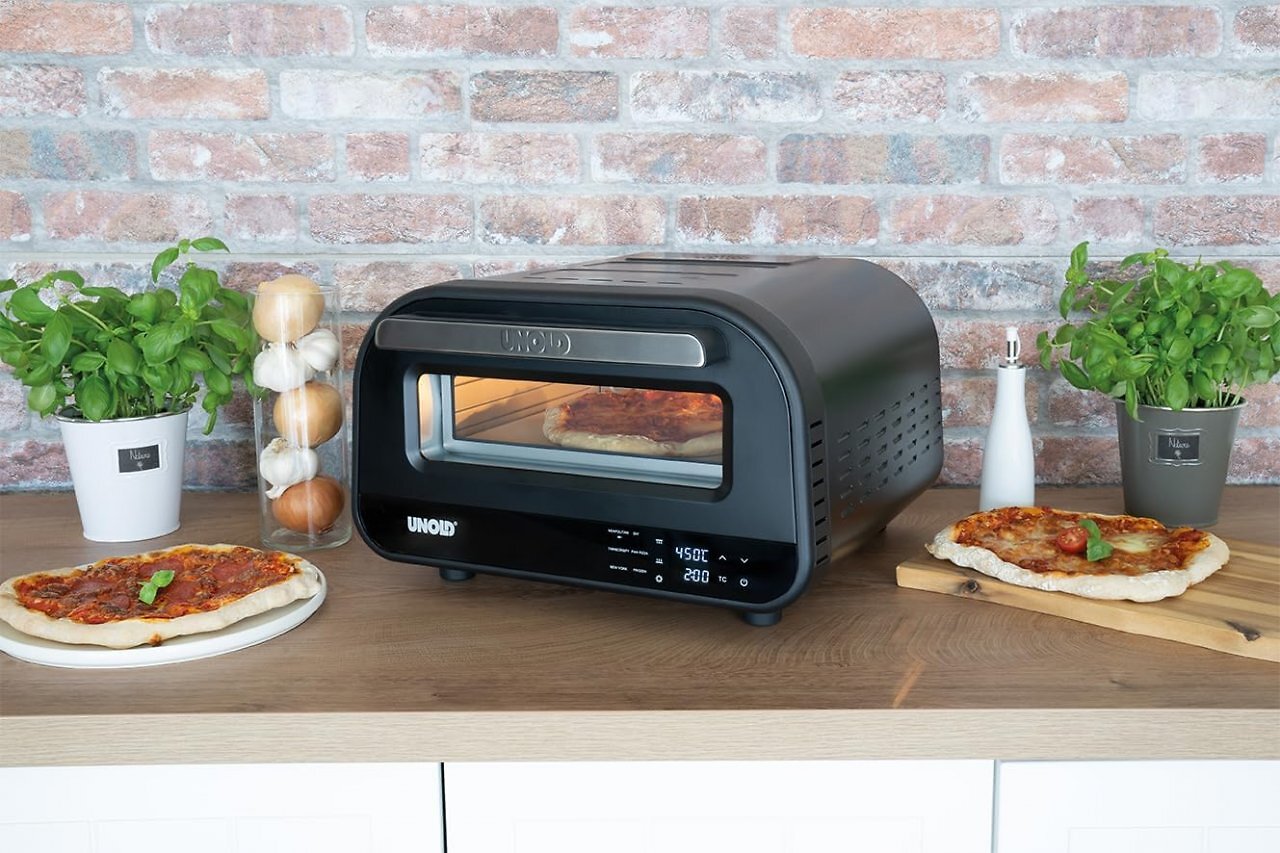 [21/07/2025] Pizzaöfen für drinnen funktionieren mit Strom. Die Pizza wird auch hier lecker, es fehlt halt das Holzofen-Feeling.