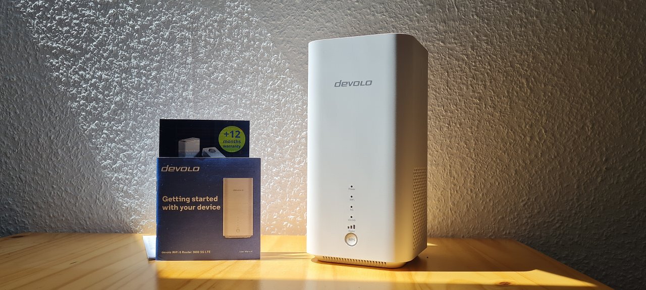 [07/07/2025] Devolo WiFi 6 Router 3600 5G LTE auf dem Tisch
