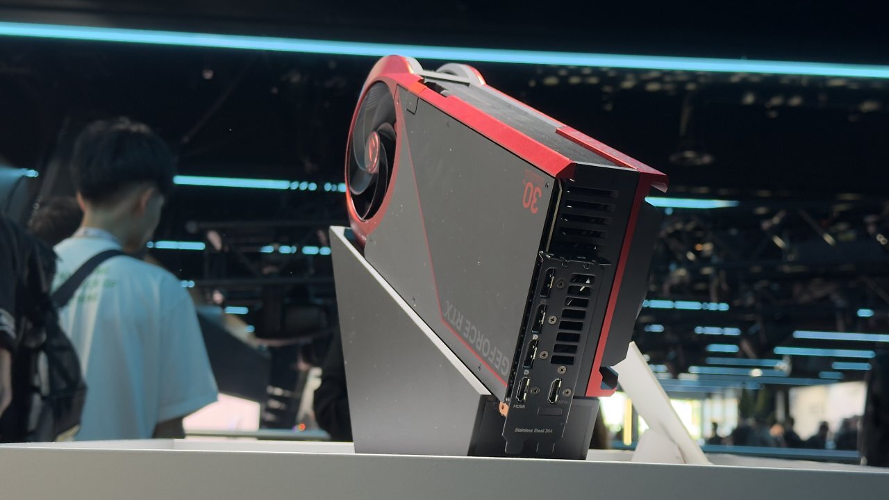 [19/08/2025] Am 19. August vorgestellt: Die Asus ROG Matrix RTX 5090 mit 2.730 MHz und 800 W Dual-Power-Draw. Stückzahl weltweit begrenzt 1.000. (12)
