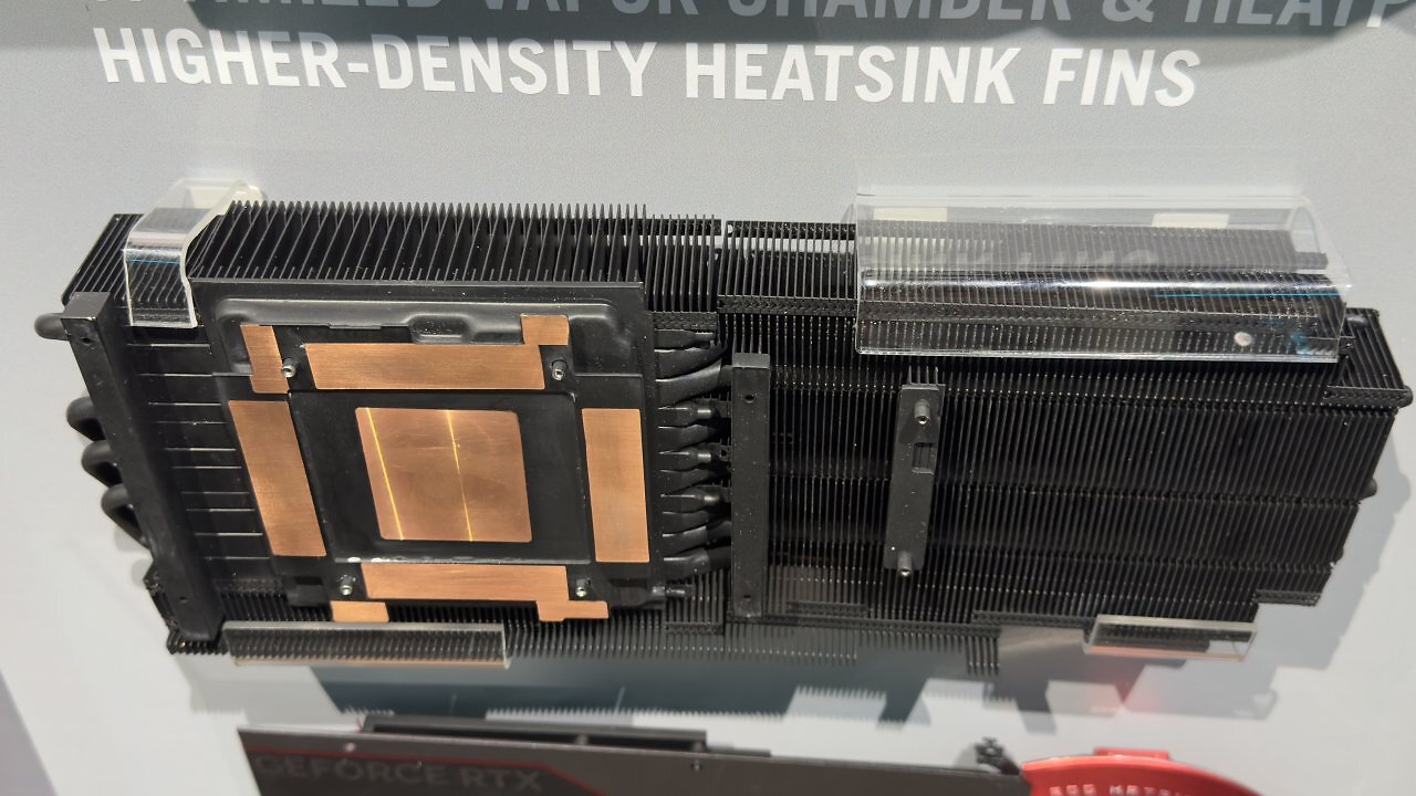 [19/08/2025] Am 19. August vorgestellt: Die Asus ROG Matrix RTX 5090 mit 2.730 MHz und 800 W Dual-Power-Draw. Stückzahl weltweit begrenzt 1.000. (19)