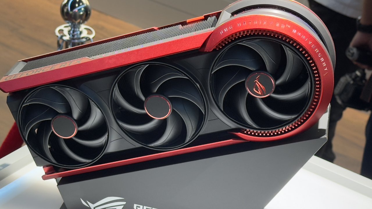 [19/08/2025] Am 19. August vorgestellt: Die Asus ROG Matrix RTX 5090 mit 2.730 MHz und 800 W Dual-Power-Draw. Stückzahl weltweit begrenzt 1.000.