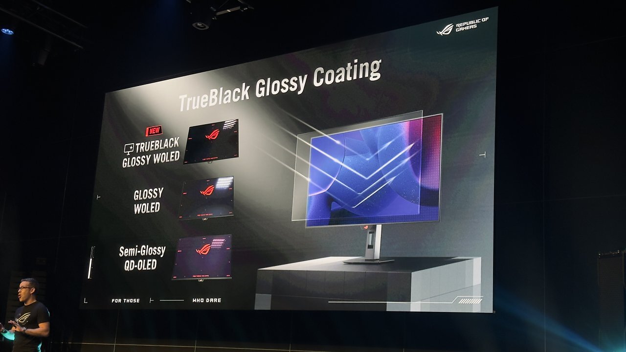 [19/08/2025] Asus hebt auf der Gamescom 2025 die Vorteile der neuen True-Black-Glossy-Beschichtung für ROG-OLED-Monitore hervor.