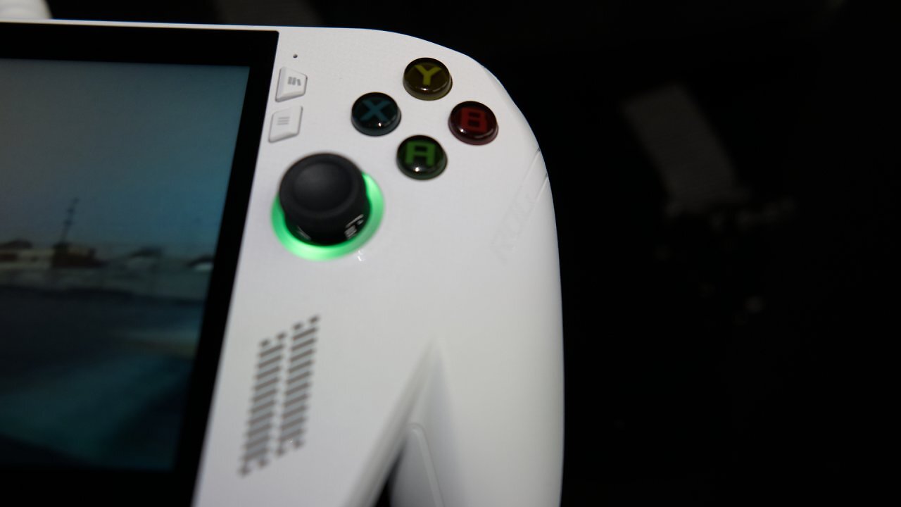 [20/08/2025] Das gewohnte Xbox-Controller-Schema findet natürlich auch auf dem Handheld Platz.