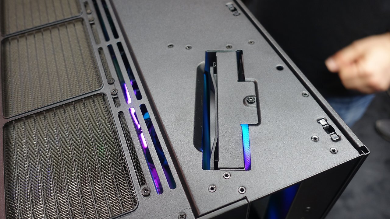 [20/08/2025] Oberseite des Be Quiet Light Base 500 mit herausziehbarem Lüfterrahmen.