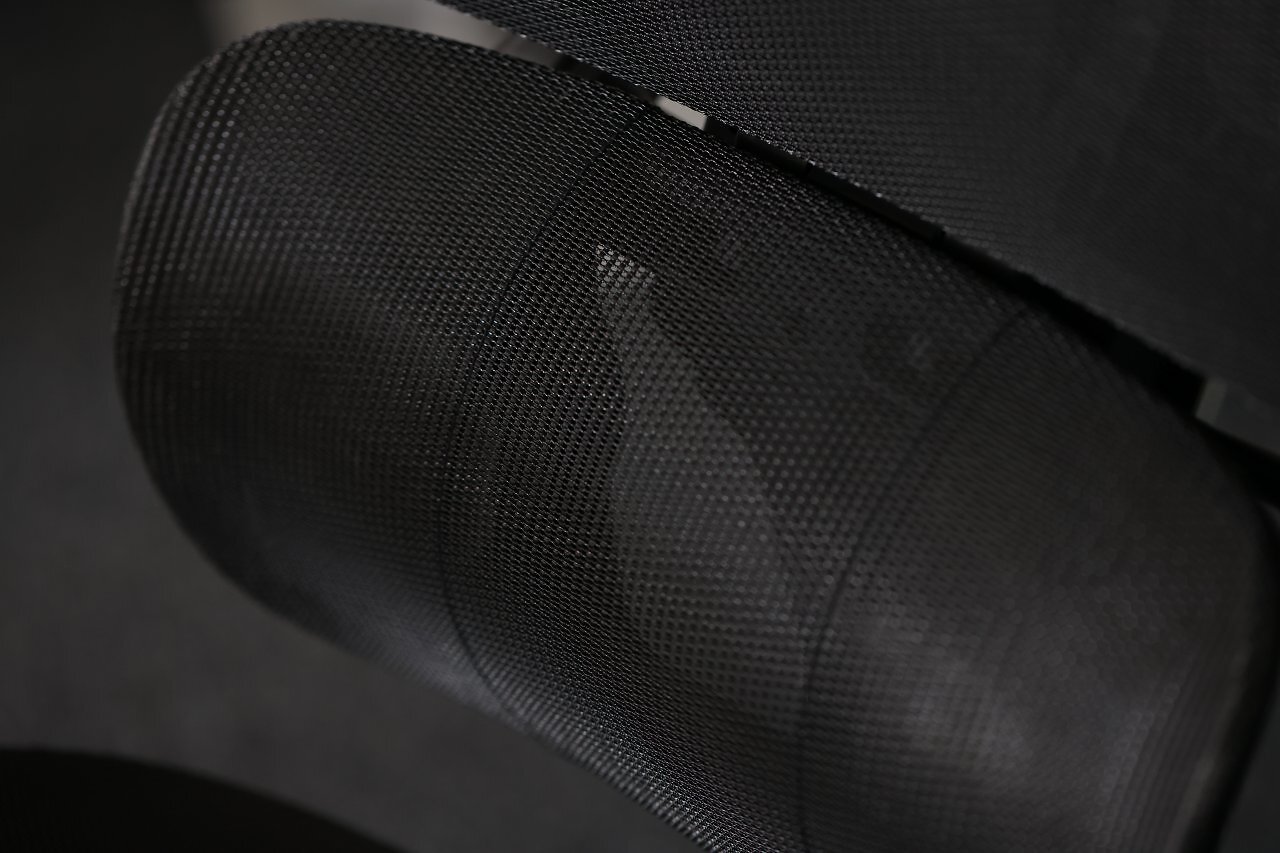 [28/08/2025] Der Flexispot C7 Morpher kommt ohne Polsterung aus. Hier sitzen Sie auf einer Konstruktion, bei der wie bei der Lordosenstütze das Wintex-Mesh-Gewebe über einen Kunststoffrahmen gespannt ist.
