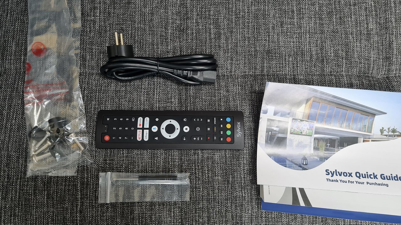 Der Lieferumfang eines Fernsehers