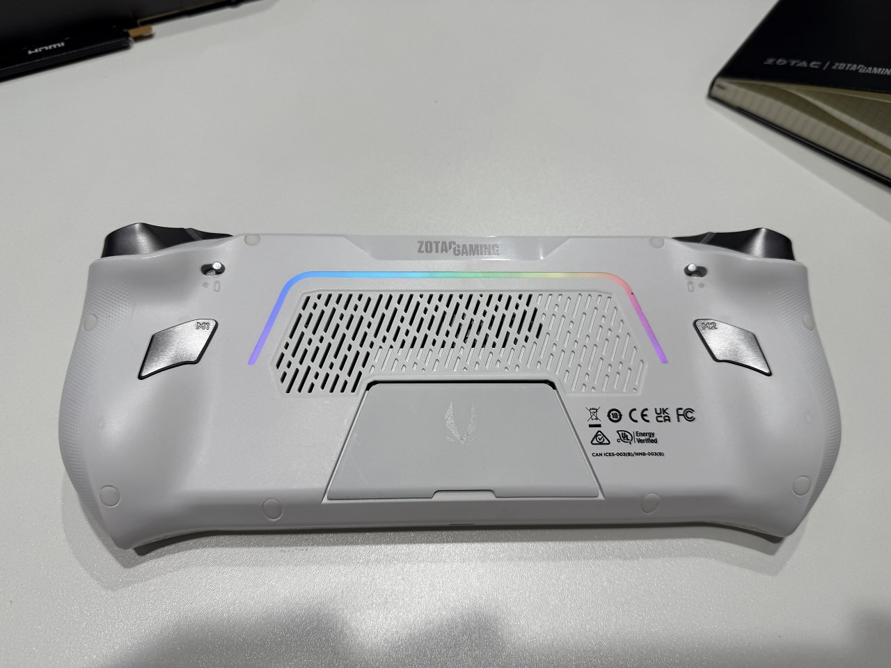 [21/08/2025] Zotac Gaming Zone Pro auf der Gamescom: Handheld mit Ryzen AI 9 HX 370 und Manjaro Linux (17)