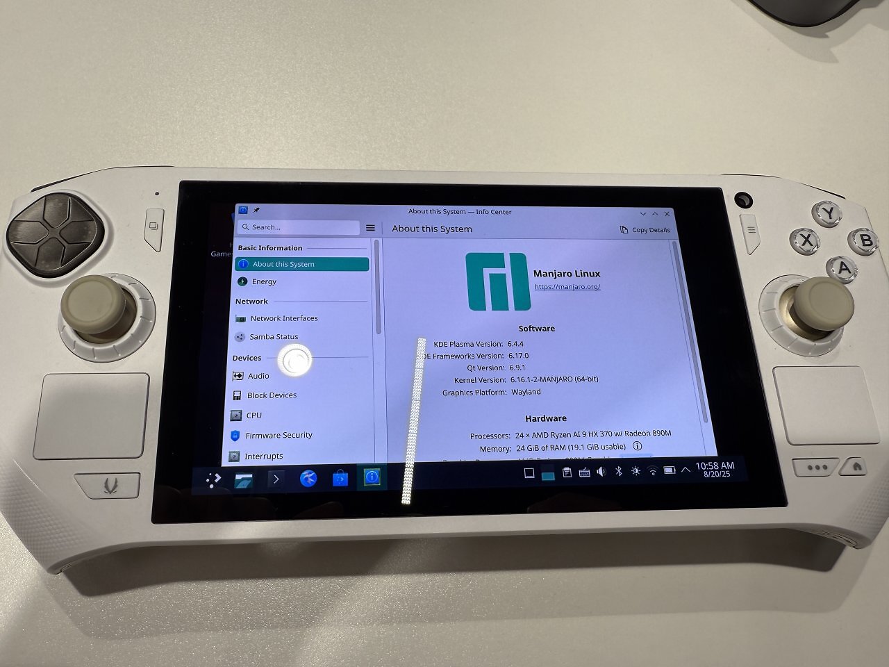 [21/08/2025] Zotac Gaming Zone Pro auf der Gamescom: Handheld mit Ryzen AI 9 HX 370 und Manjaro Linux (9)