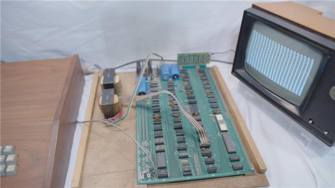 [25/09/2025] Dieser Apple 1 ist für knapp 500.000 US-Dollar verkauft worden.