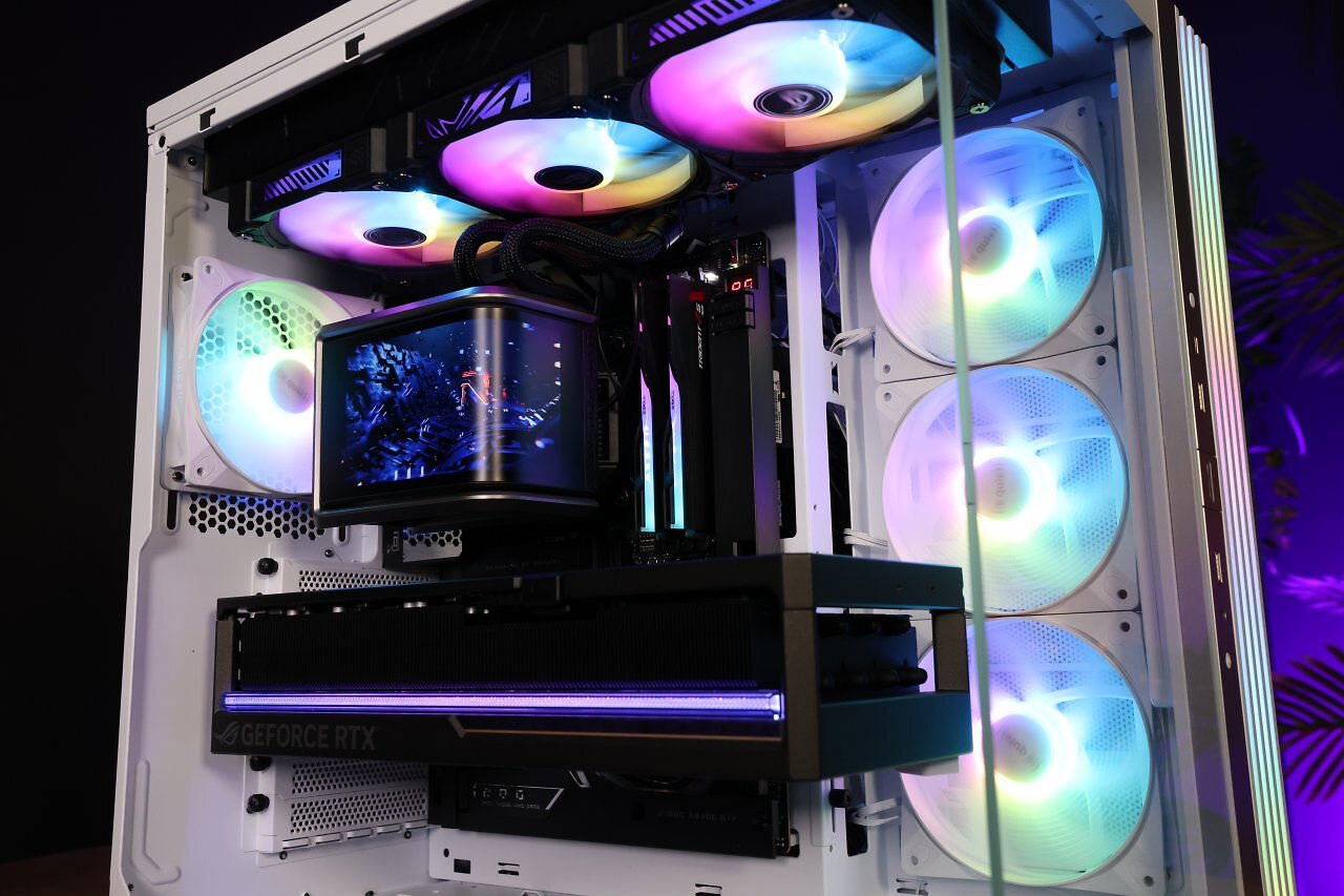 [24/09/2025] Im Be Quiet Light Base 600 sorgt die Kombination aus BTF-System und RGB-Lüftern für eine aufgeräumte, leuchtstarke Optik.