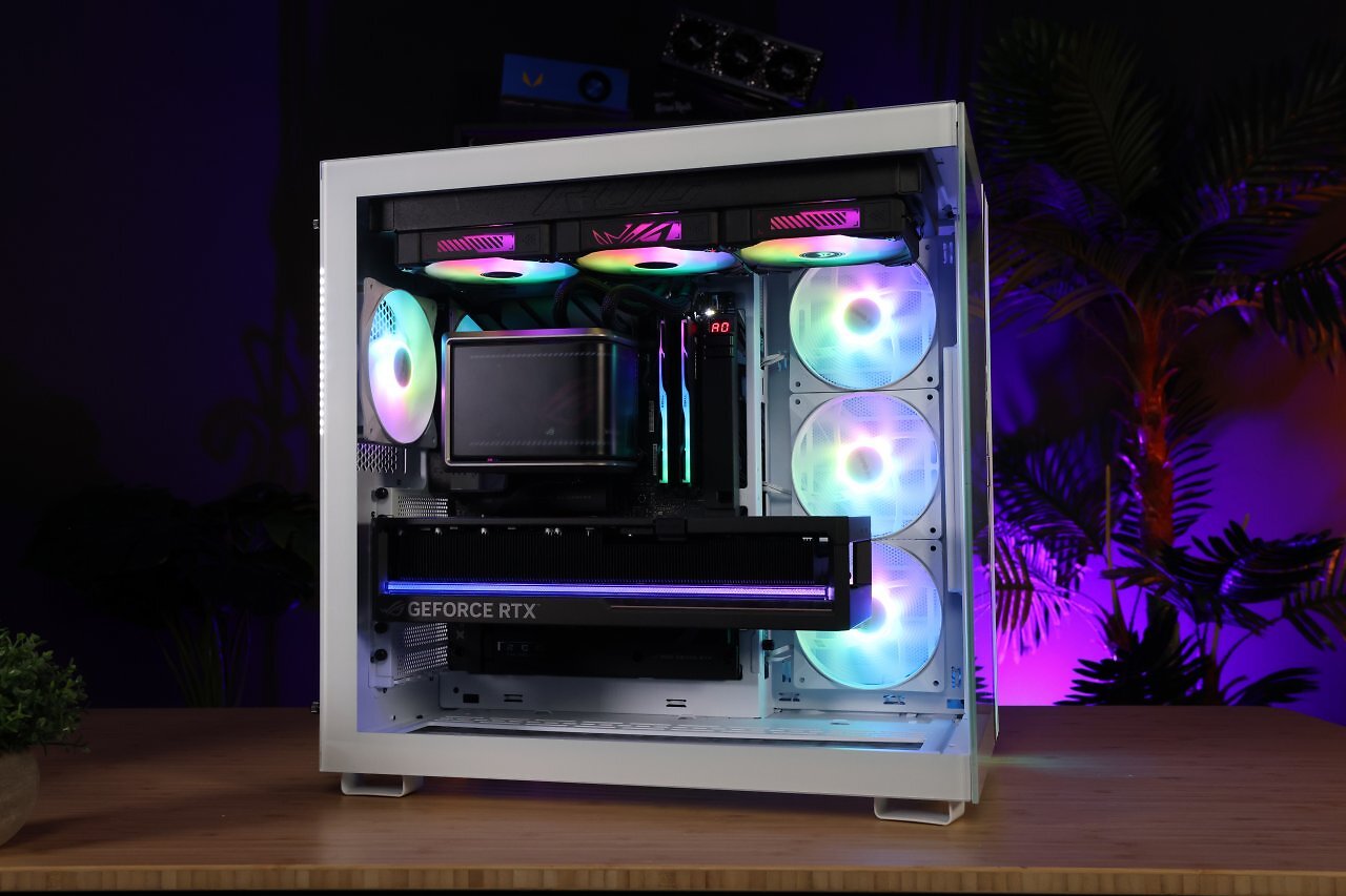[24/09/2025] Das Be Quiet Light Base 600 mit BTF-System von Asus präsentiert eine saubere Optik bei voller RGB-Beleuchtung.