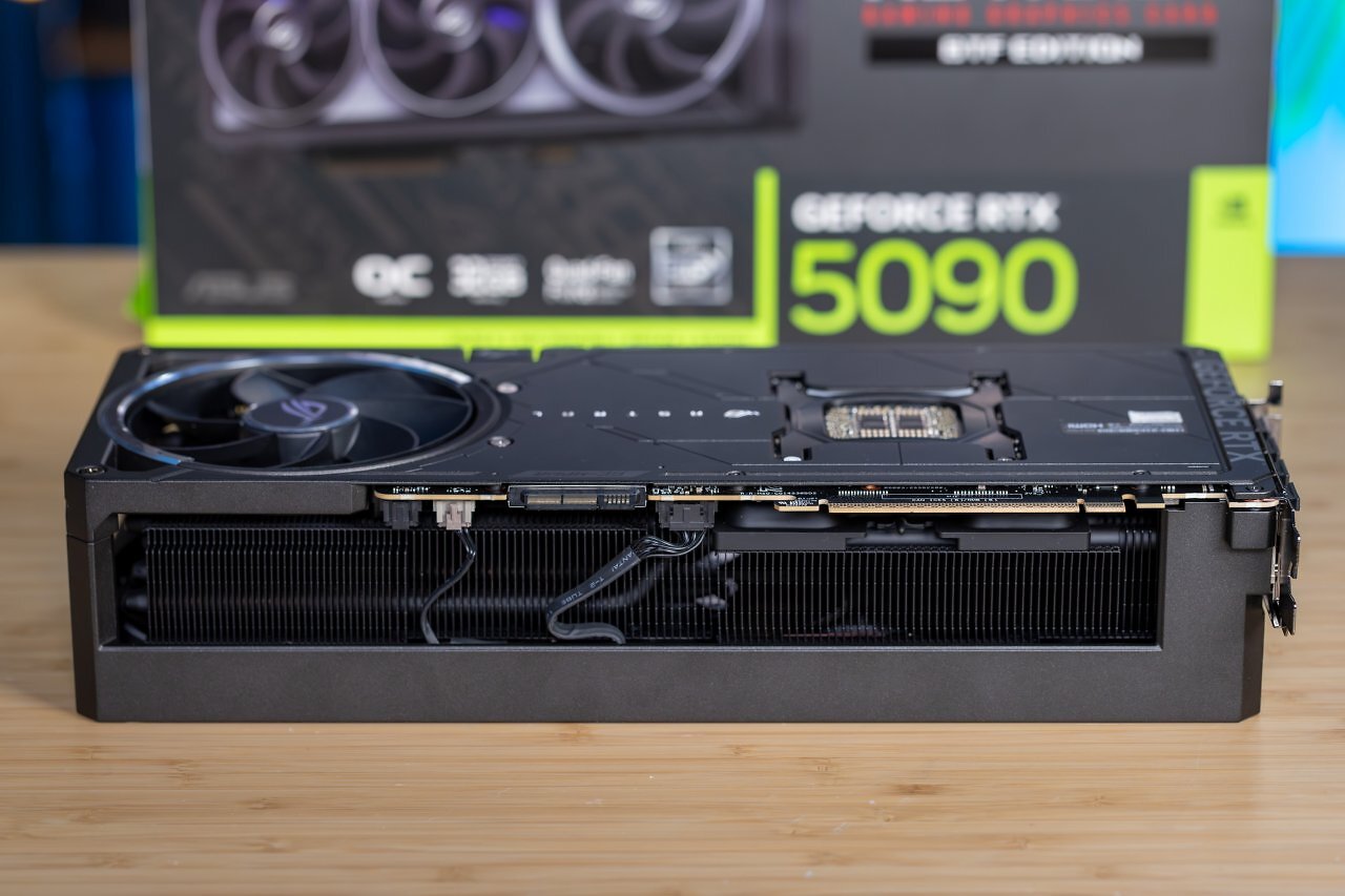 Astronomisch und kabellos? Asus ROG Astral RTX 5090 BTF im Test (2)