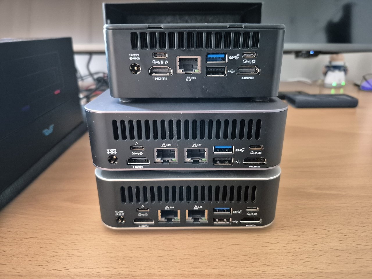[22/09/2025] Geekom IT15 (oben), GT1 Mega vs. A9 Max mit AMD (unten)