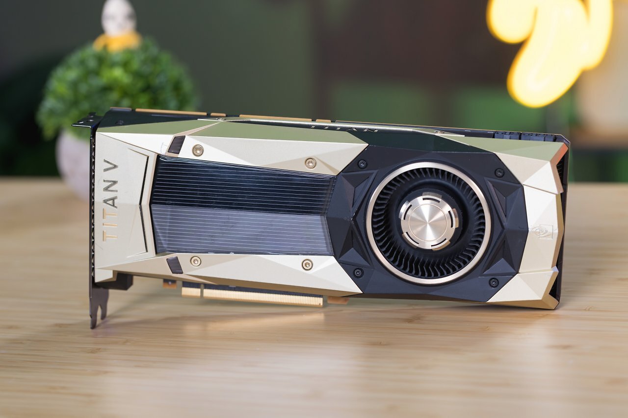[29/09/2025] Nvidia Titan V: Der mächtige Prozessor wird massiv vom schwachen Referenzkühler zurückgehalten.