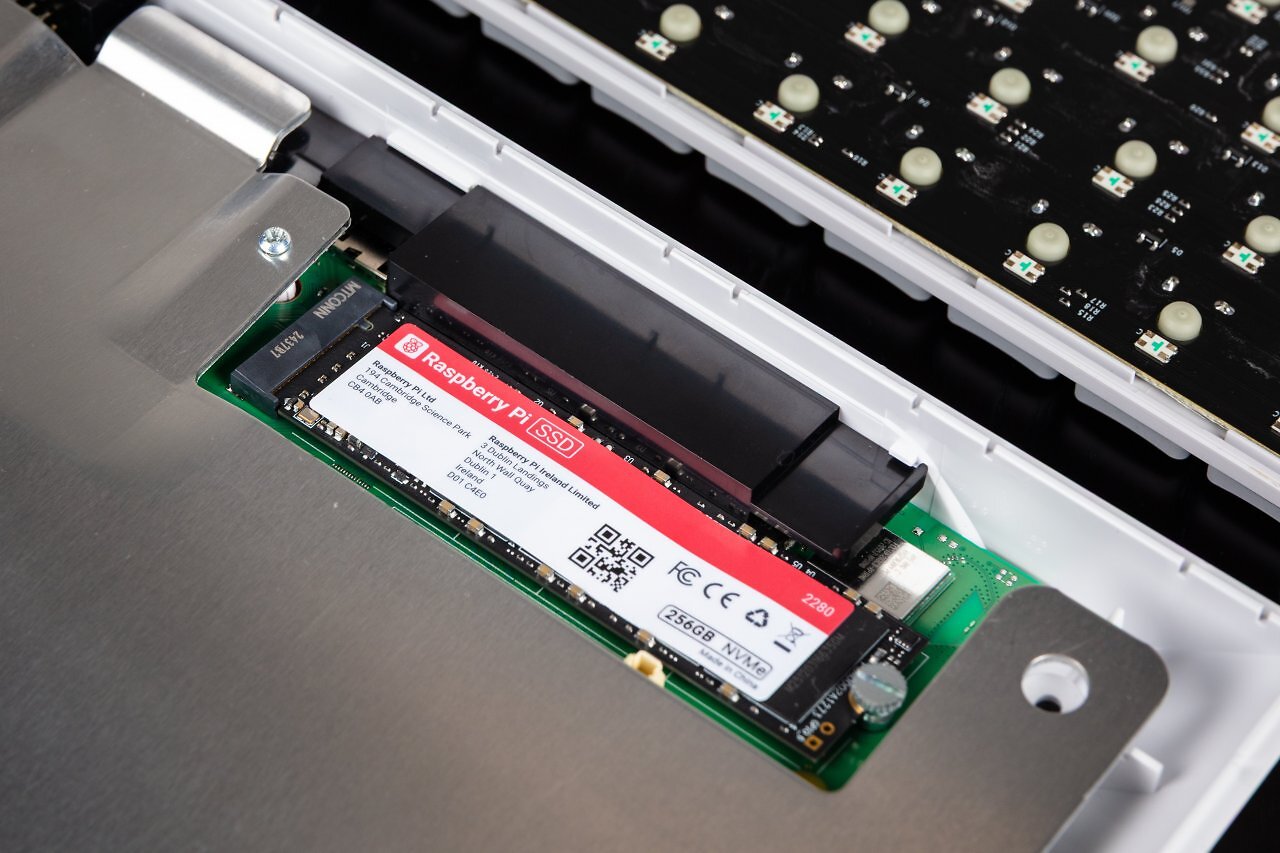 [25/09/2025] Raspberry Pi 500+ (4)