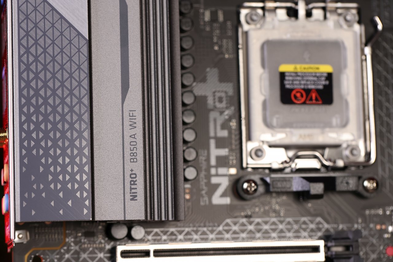 [11/09/2025] Sapphire Nitro+ B850A WIFI7 (15)