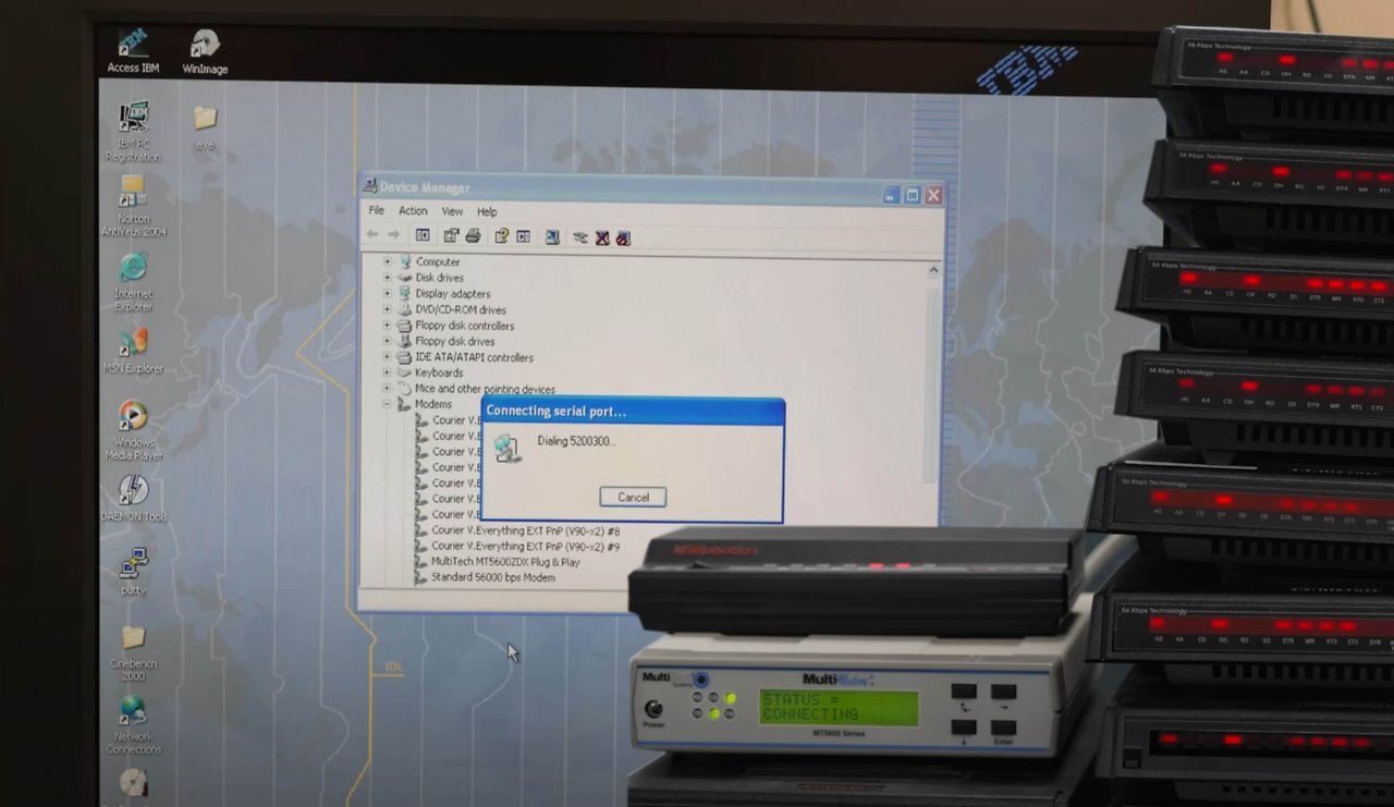 Bild des Setups des Versuchs, mehrere 56k-Modems zu verbinden
